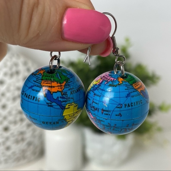 Vintage World Globe Dangle Earrings - Picture 5 of 7